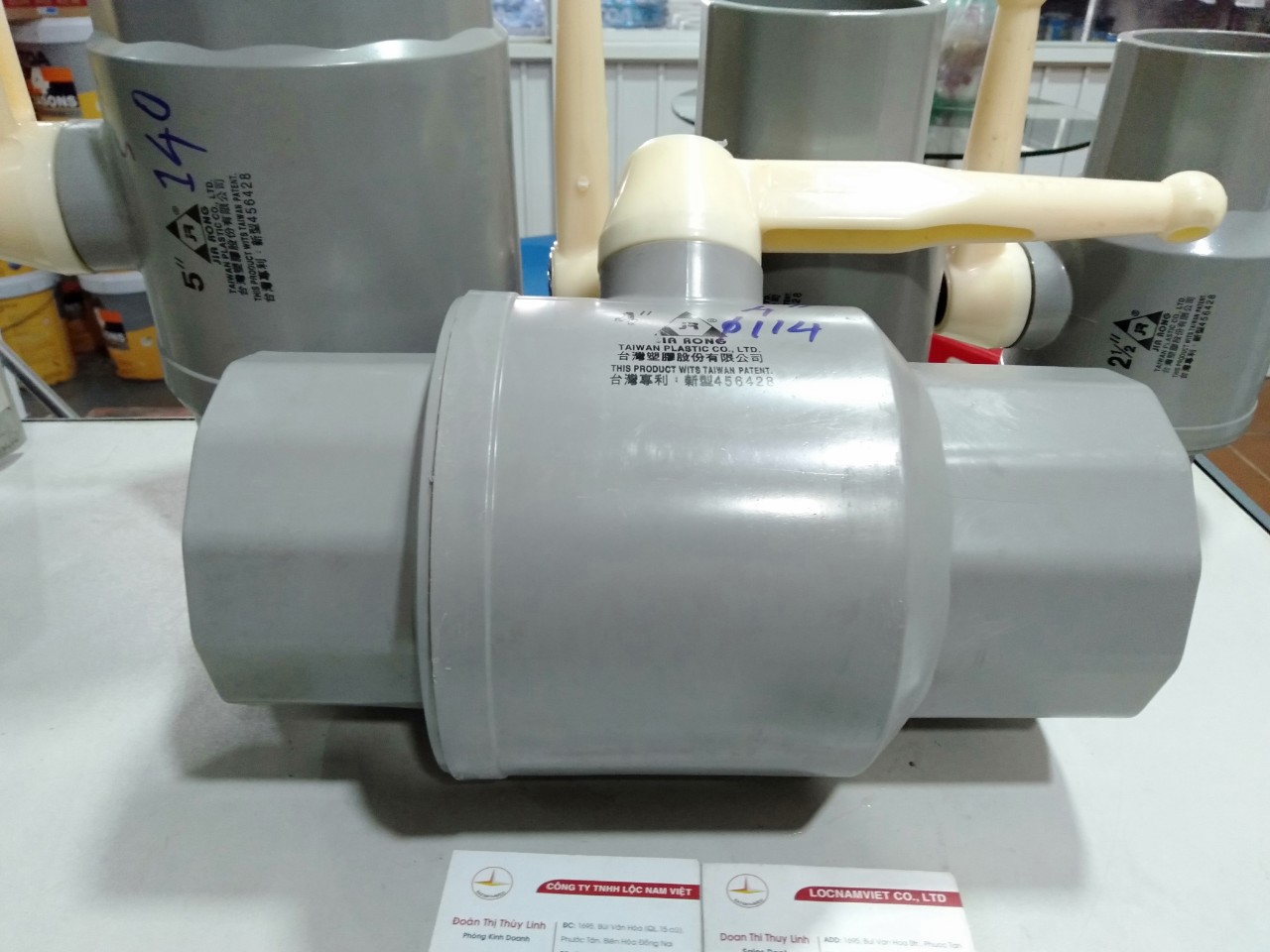 Van nhựa PVC phi 114 Tay trắng – 4″