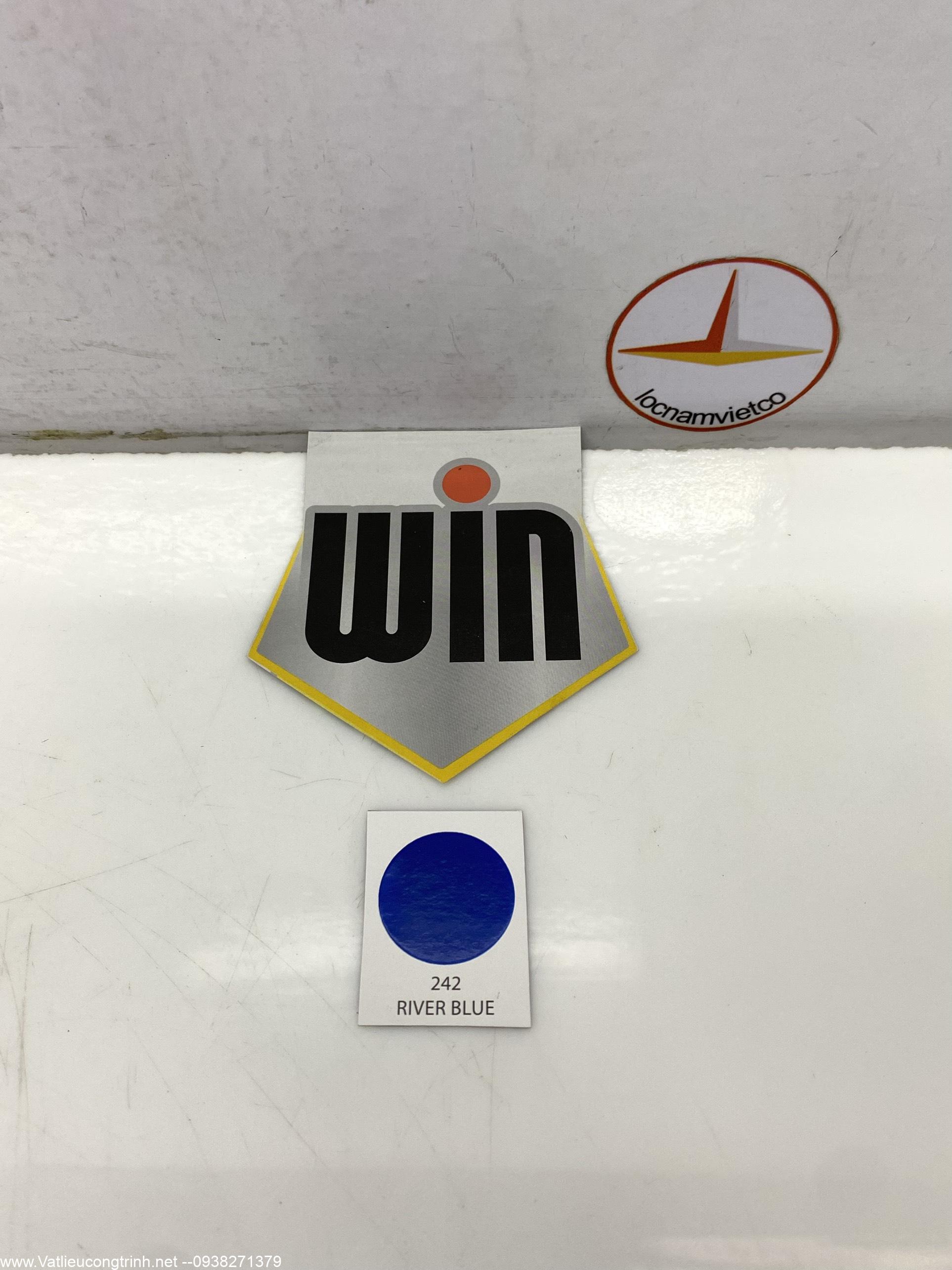 Sơn xịt Win màu xanh 242